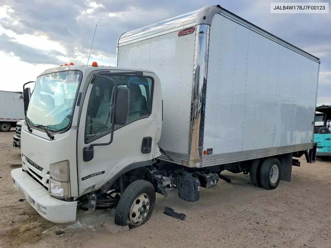 Isuzu Npr - Box Truck 2018
