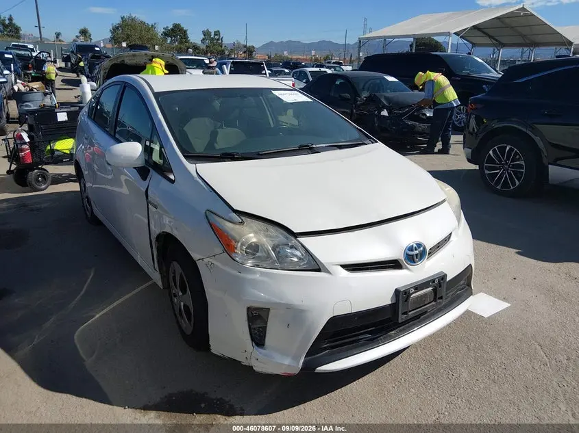 Toyota Prius Two 2015