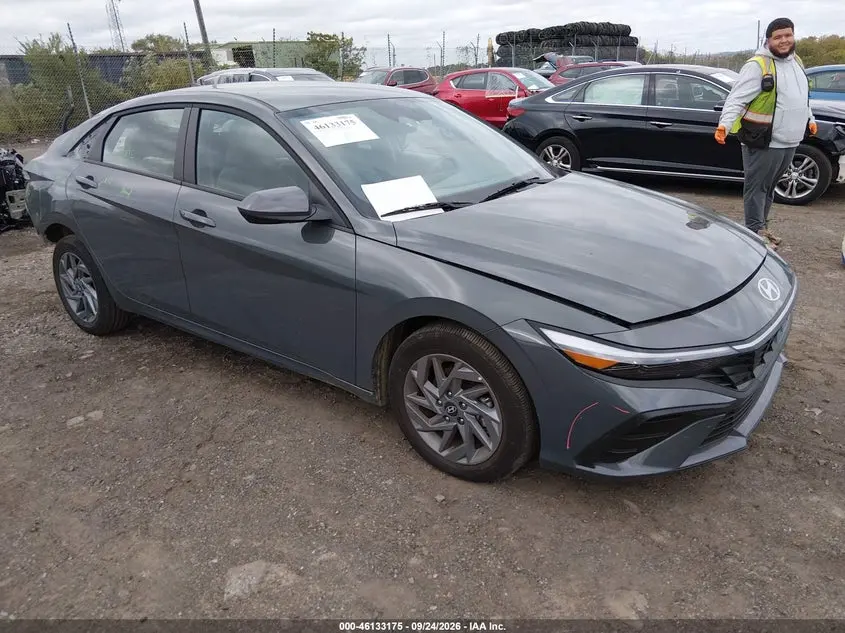 Hyundai Elantra Hybrid Blue 2026