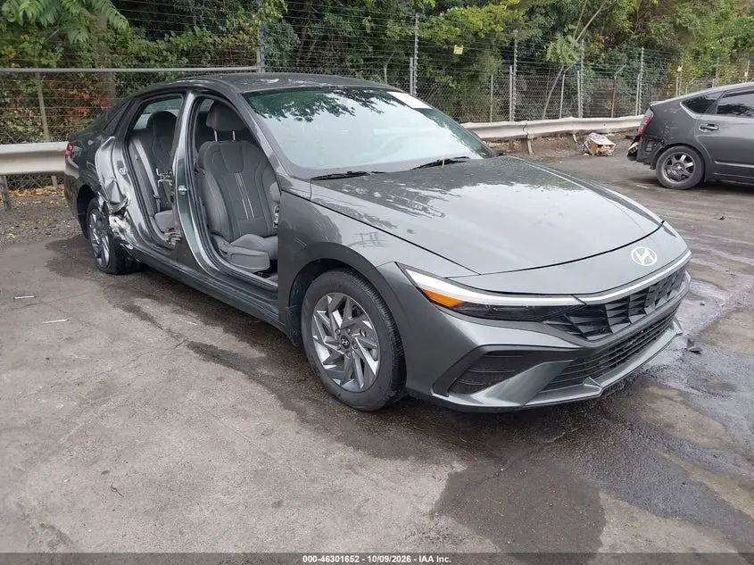Hyundai Elantra Hybrid Blue 2025