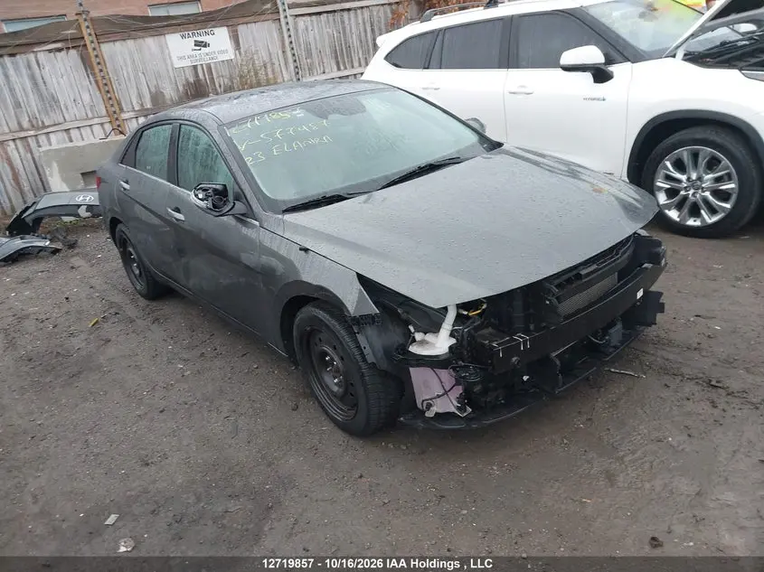 Hyundai Elantra Luxury Ivt With Two-Tone Interior 2023