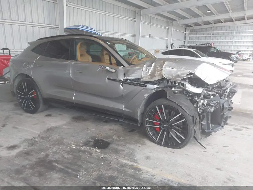 Aston Martin Dbx 707 2023