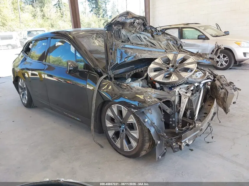 BMW Ix xDrive50 2025