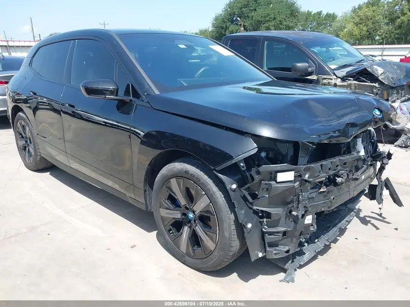 BMW Ix xDrive50 2025