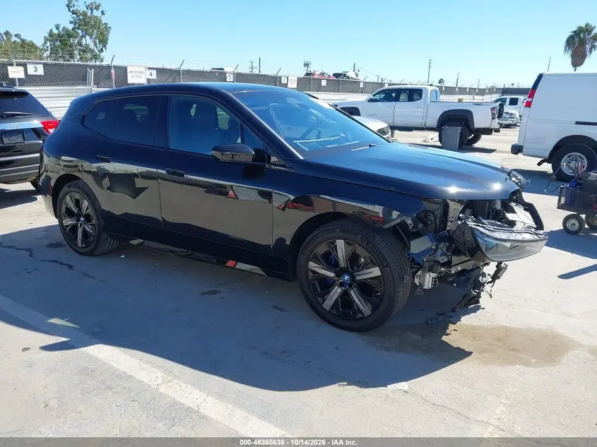 BMW Ix xDrive50 2025