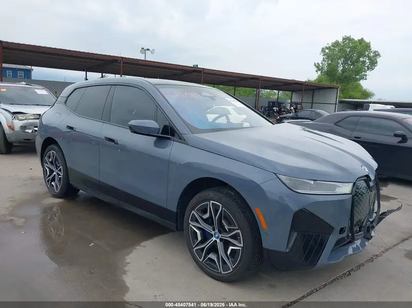 BMW Ix xDrive50 2025
