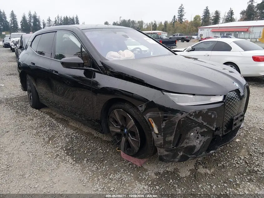 BMW Ix xDrive50 2025