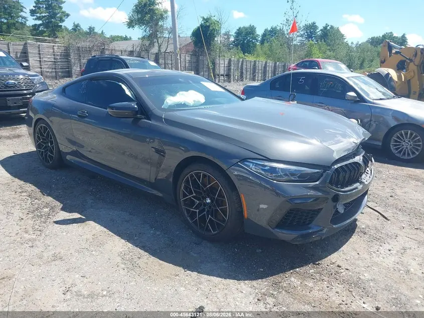 BMW M8 Competition 2022