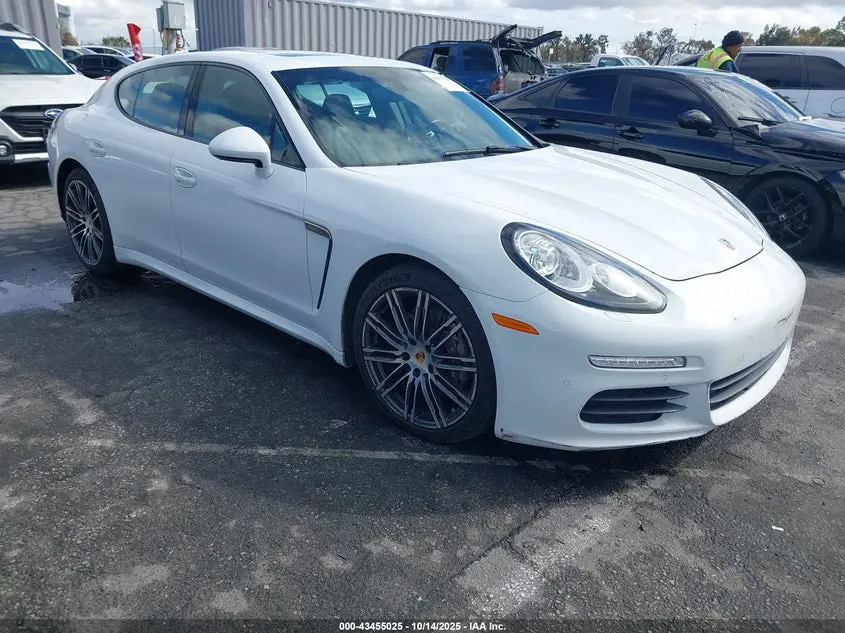 Porsche Panamera 4 2015