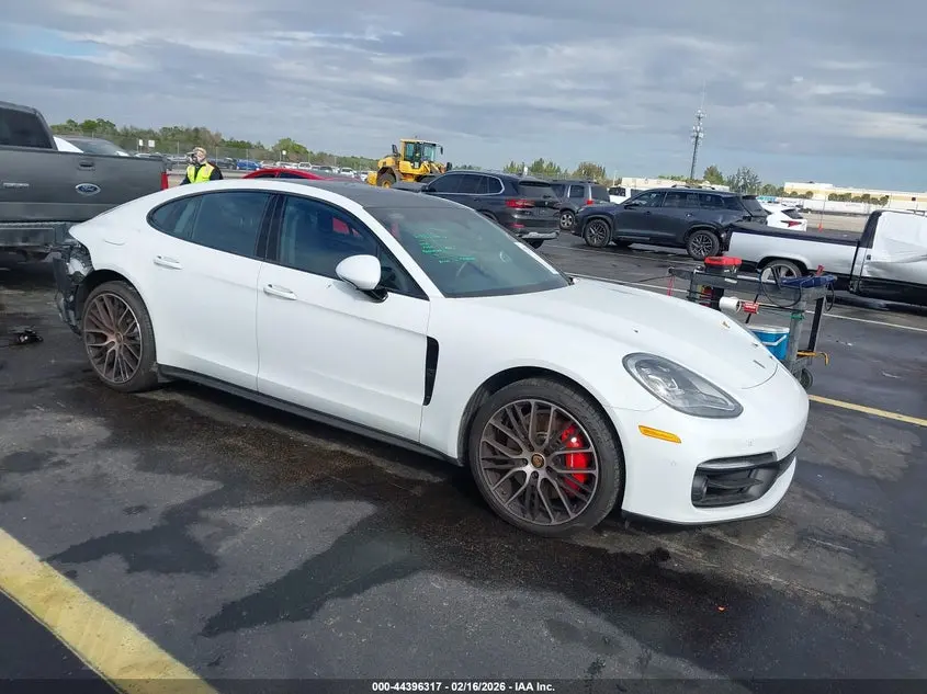Porsche Panamera 4S 2023