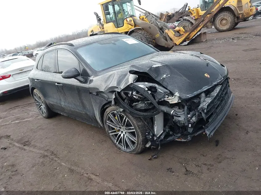 Porsche Macan Turbo W/Performance Package 2017