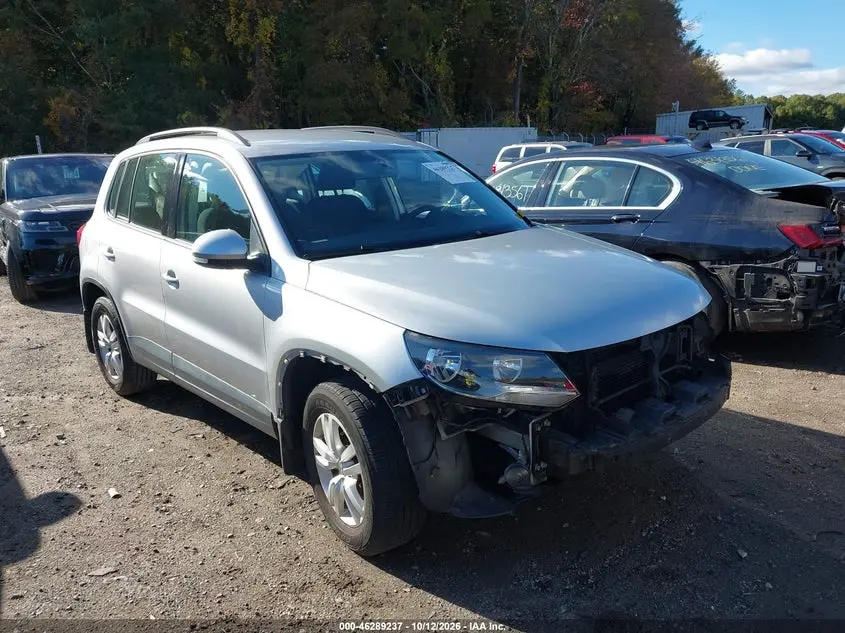 Volkswagen Tiguan S 2015