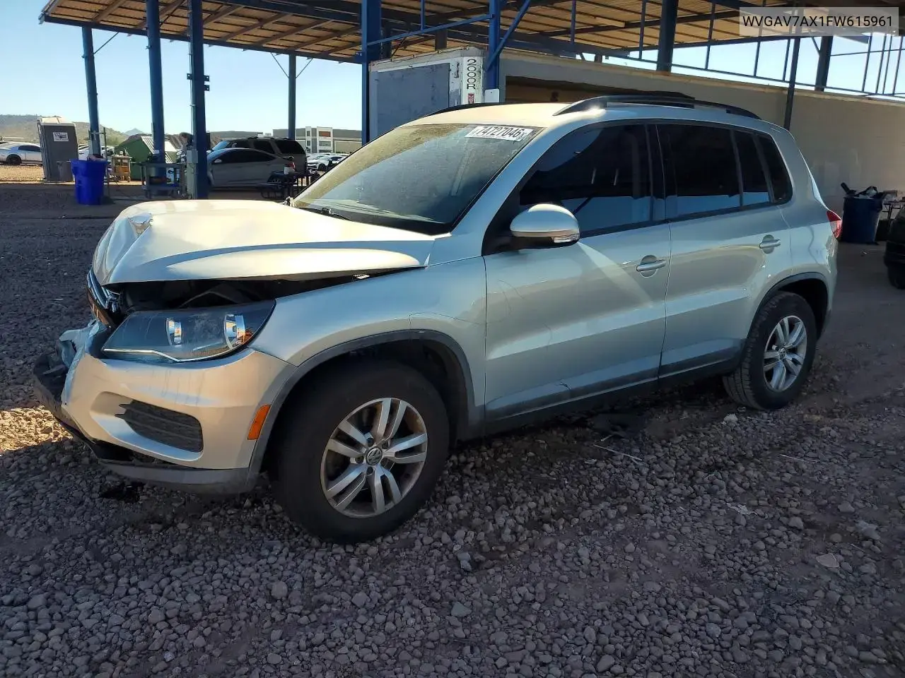 Volkswagen Tiguan S 2015