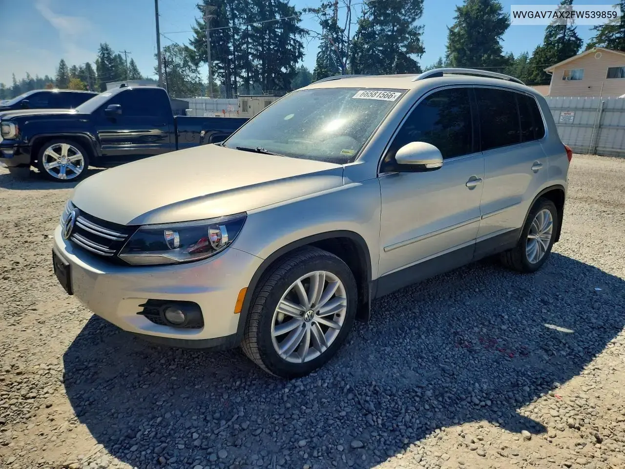 Volkswagen Tiguan S 2015