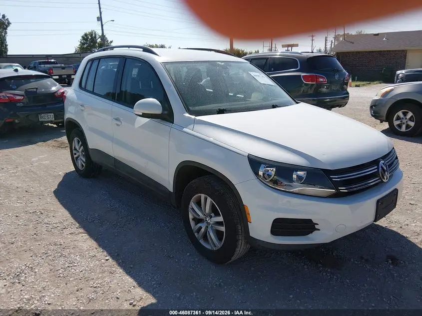 Volkswagen Tiguan S 2016