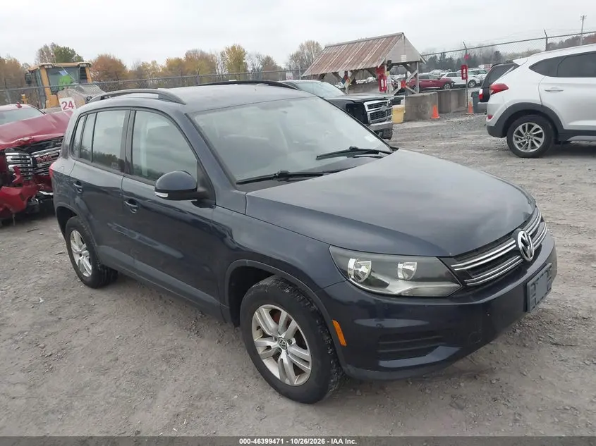 Volkswagen Tiguan S 2015