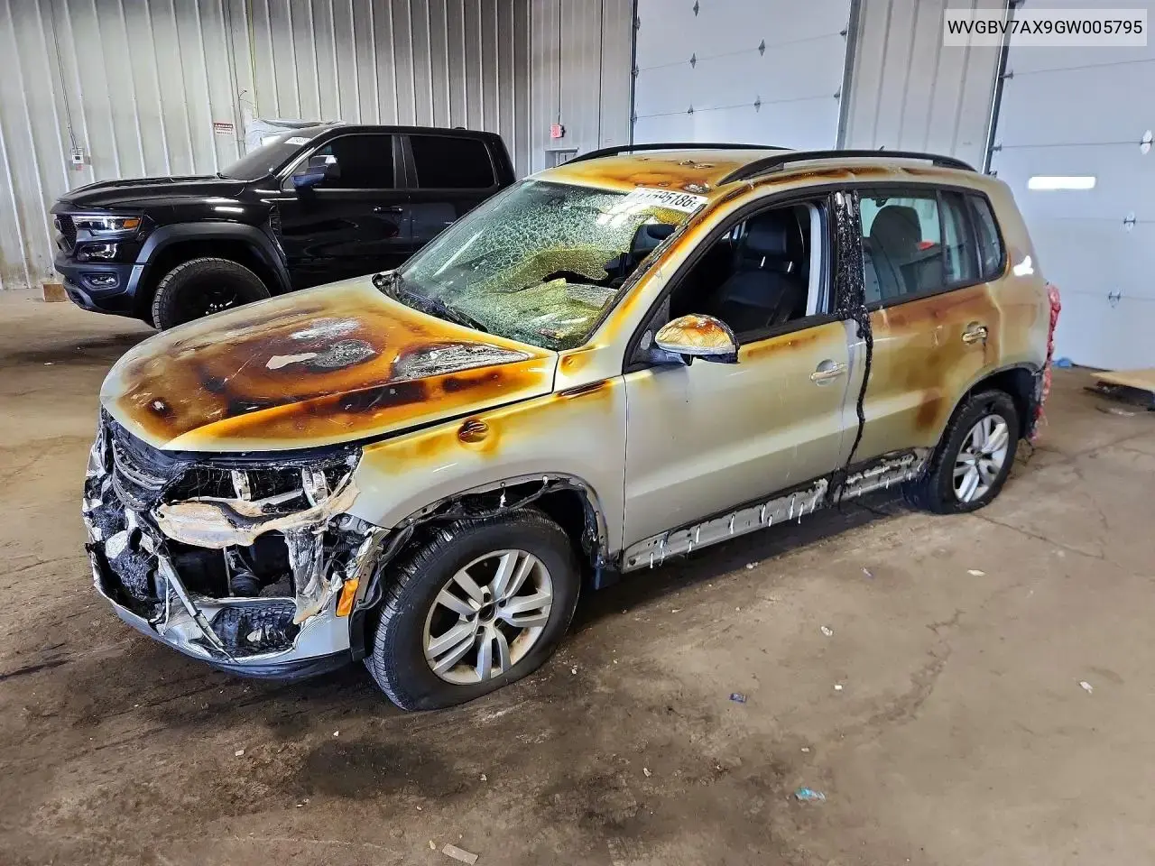Volkswagen Tiguan S 2016
