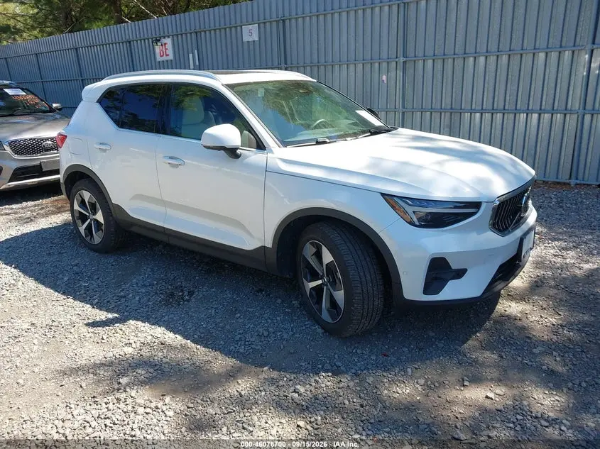 Volvo Xc40 B5 Plus Bright Theme 2025