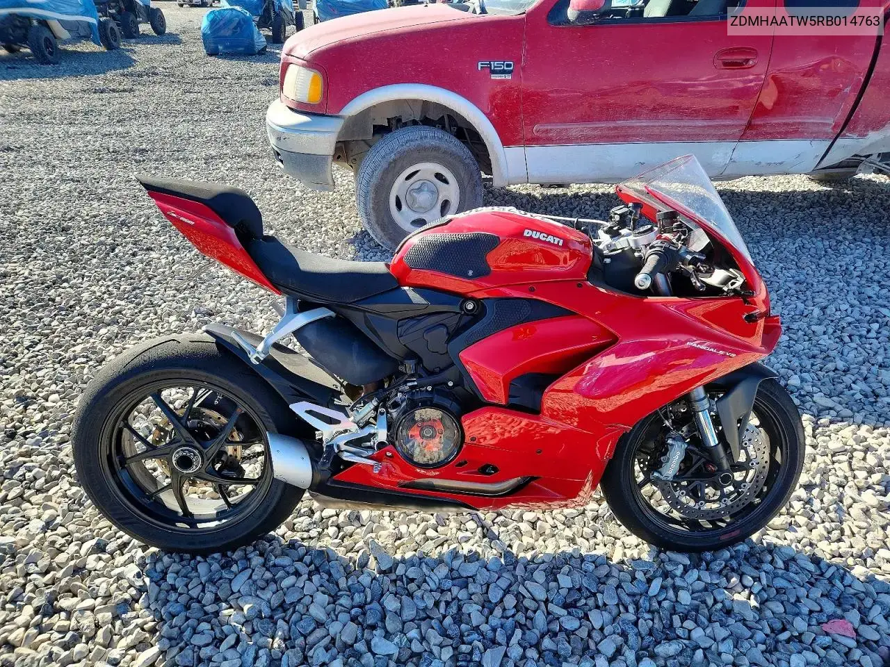 Ducati Panigale V2 2024
