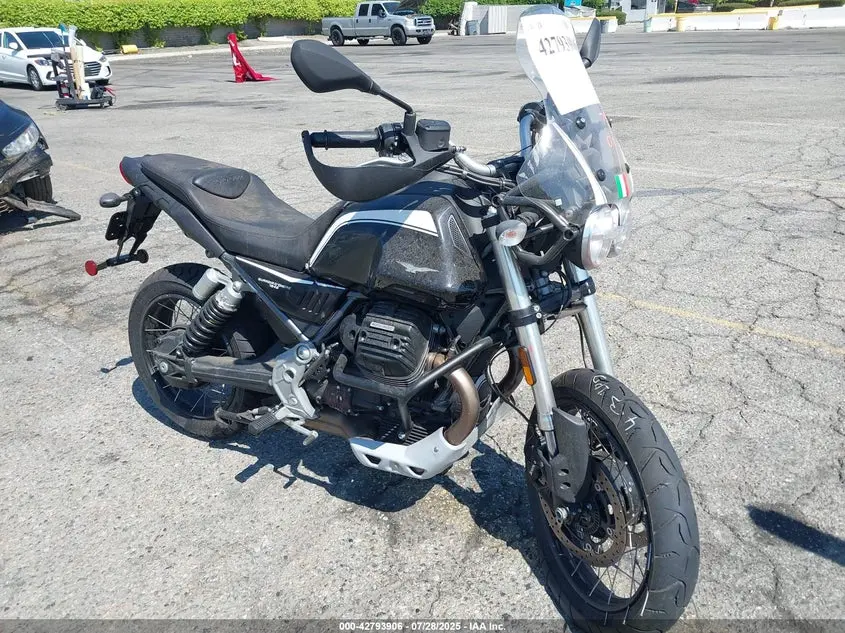 Moto Guzzi V85 Tt Guardia D'onore 2023