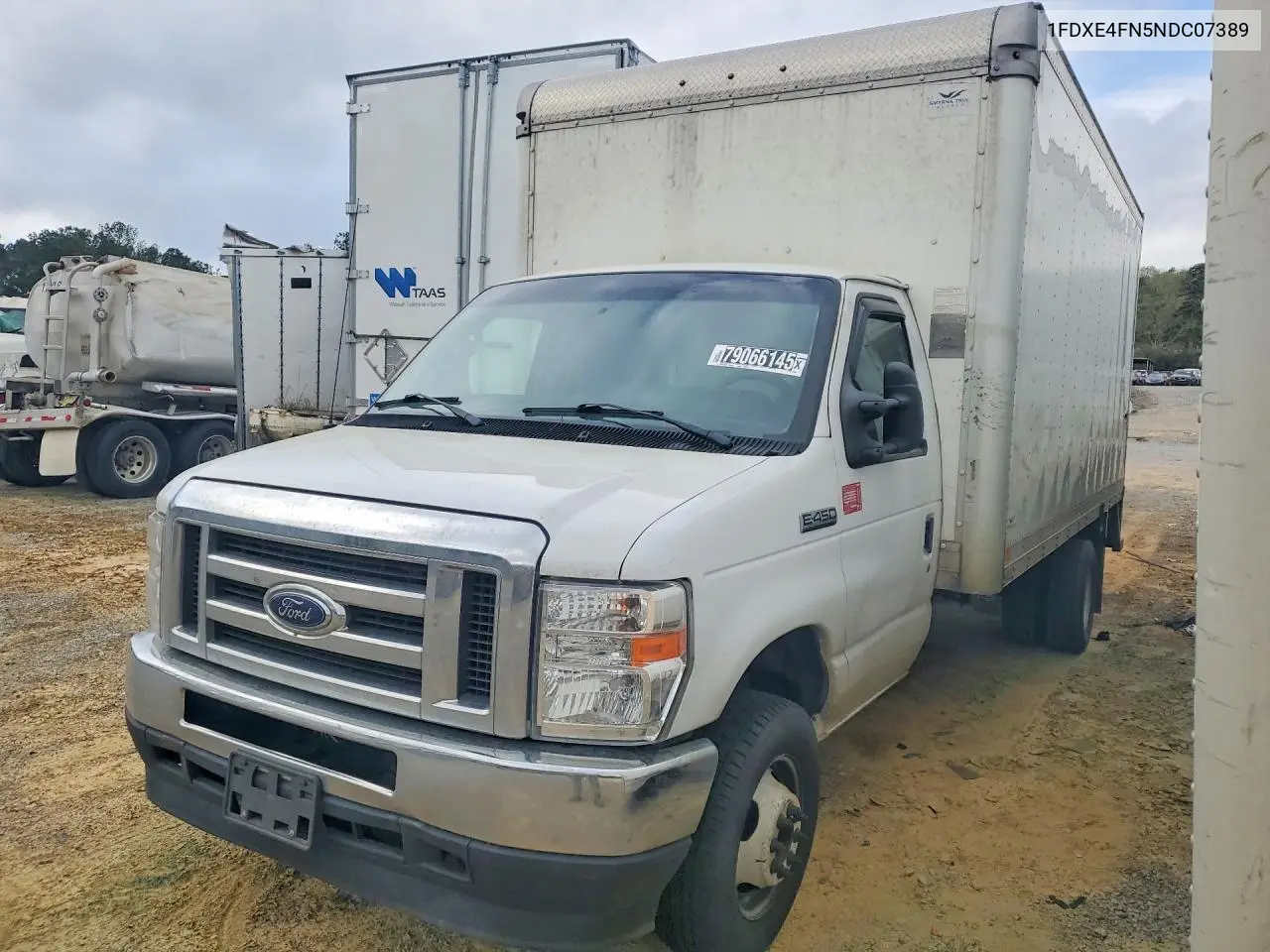 Ford Econoline E450 Super Duty Cutaway Van 2022