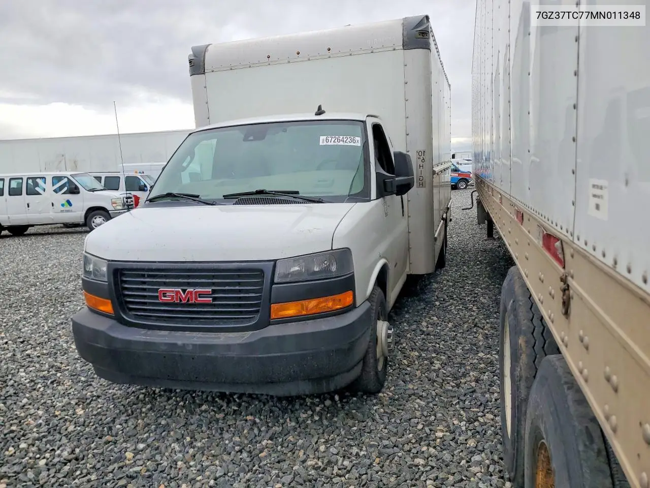 GMC Savana Cutaway 3500 Box Truck 2021