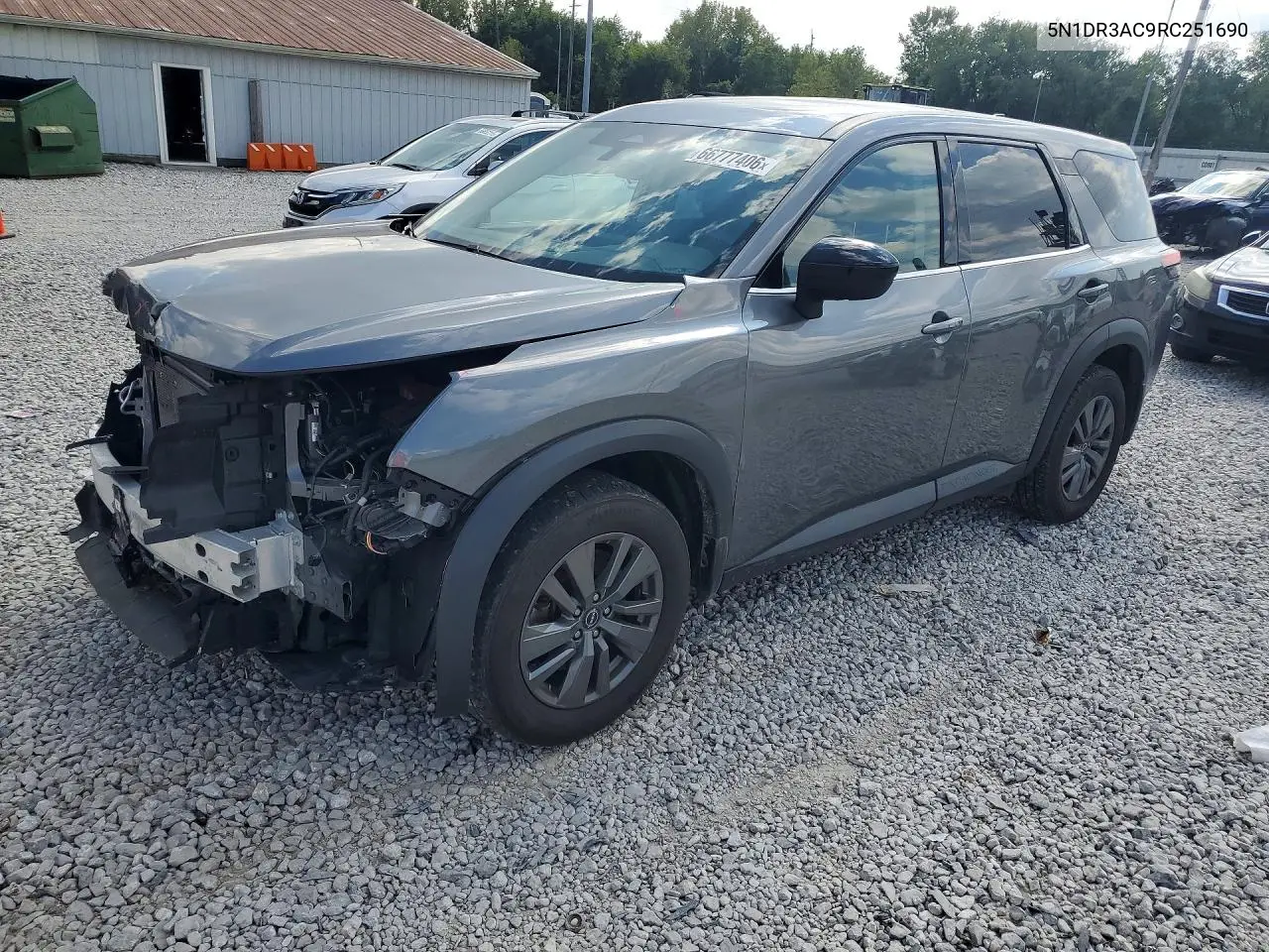 Nissan Pathfinder S 2024