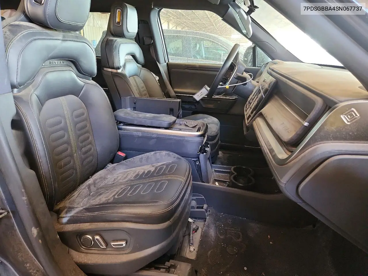 Rivian R1S Adventure 2025