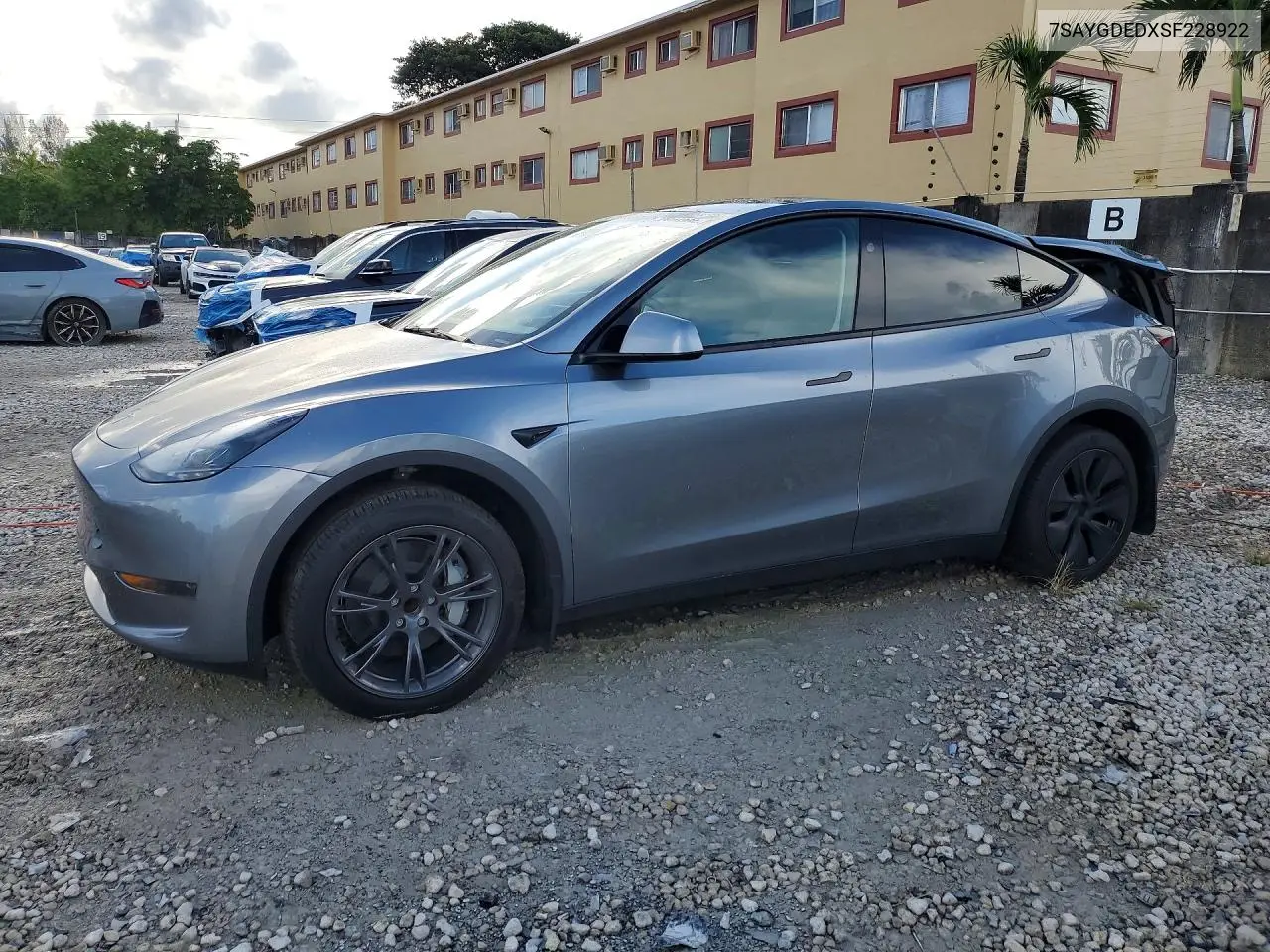 Tesla Model Y 2025
