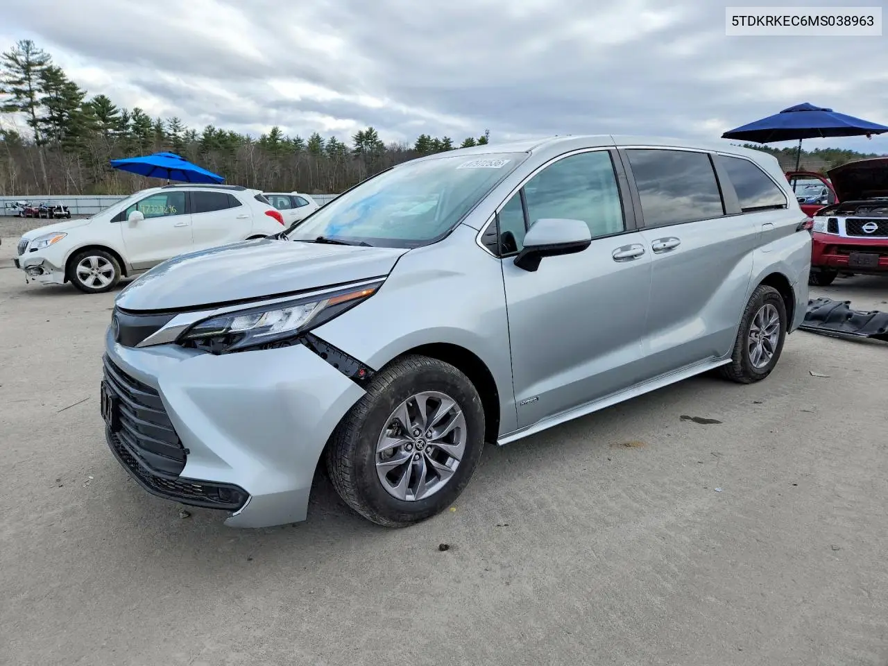 Toyota Sienna Le 8-Passenger 2021