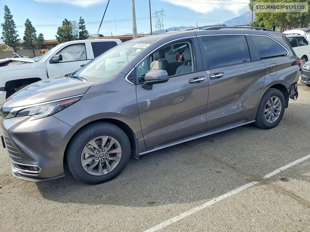 Toyota Sienna Xle 8-Passenger 2023