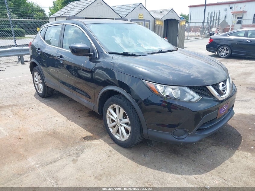 Nissan Rogue Sport S 2017