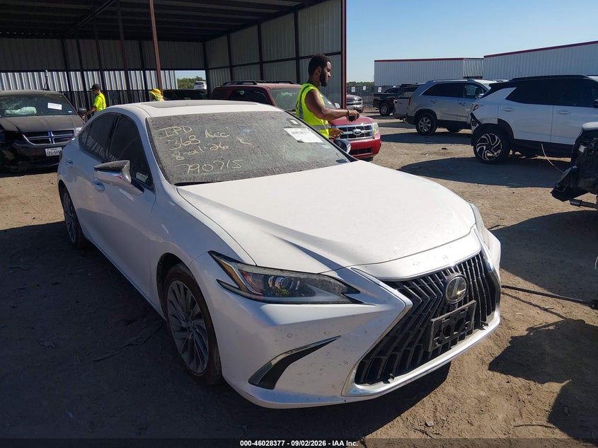Lexus Es 300H Luxury 2025