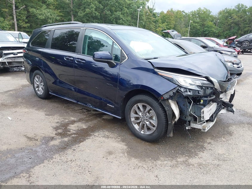Toyota Sienna Le 2021
