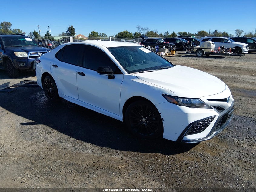 Toyota Camry Nightshade Edition Hybrid 2022