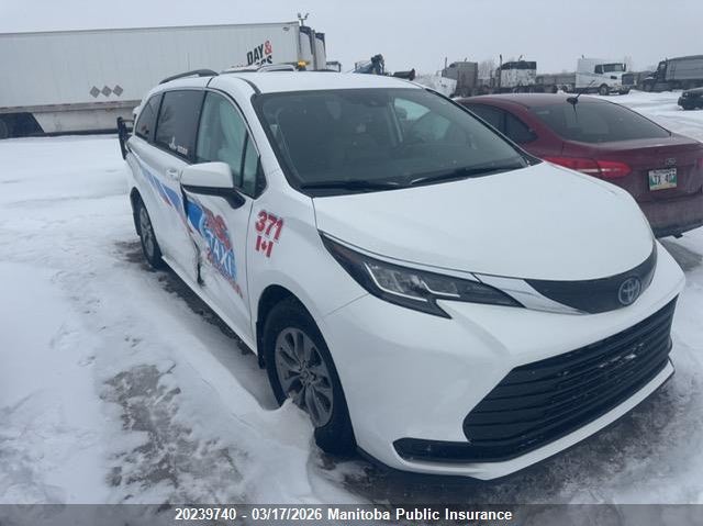 Toyota Sienna Le Hybrid 2022